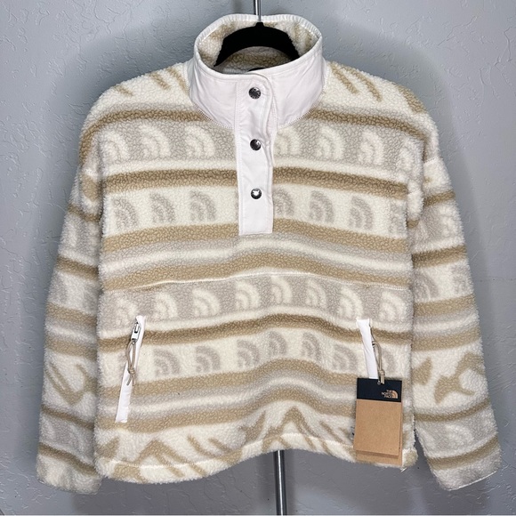 The North Face Tops - NWT TNF The North Face Women's Printed Cragmont Fleece 1/4 Snap PULLOVER XS